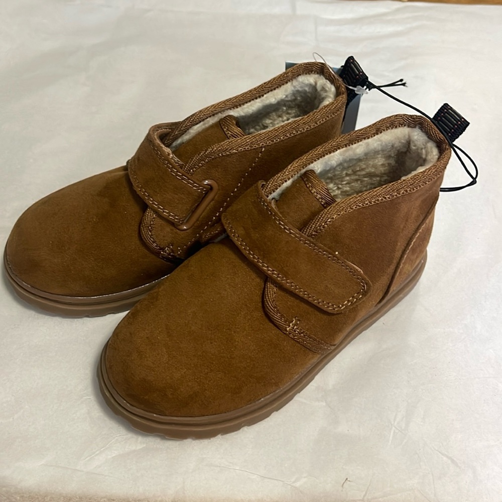 Fleece lined boots with Velcro strap magnus